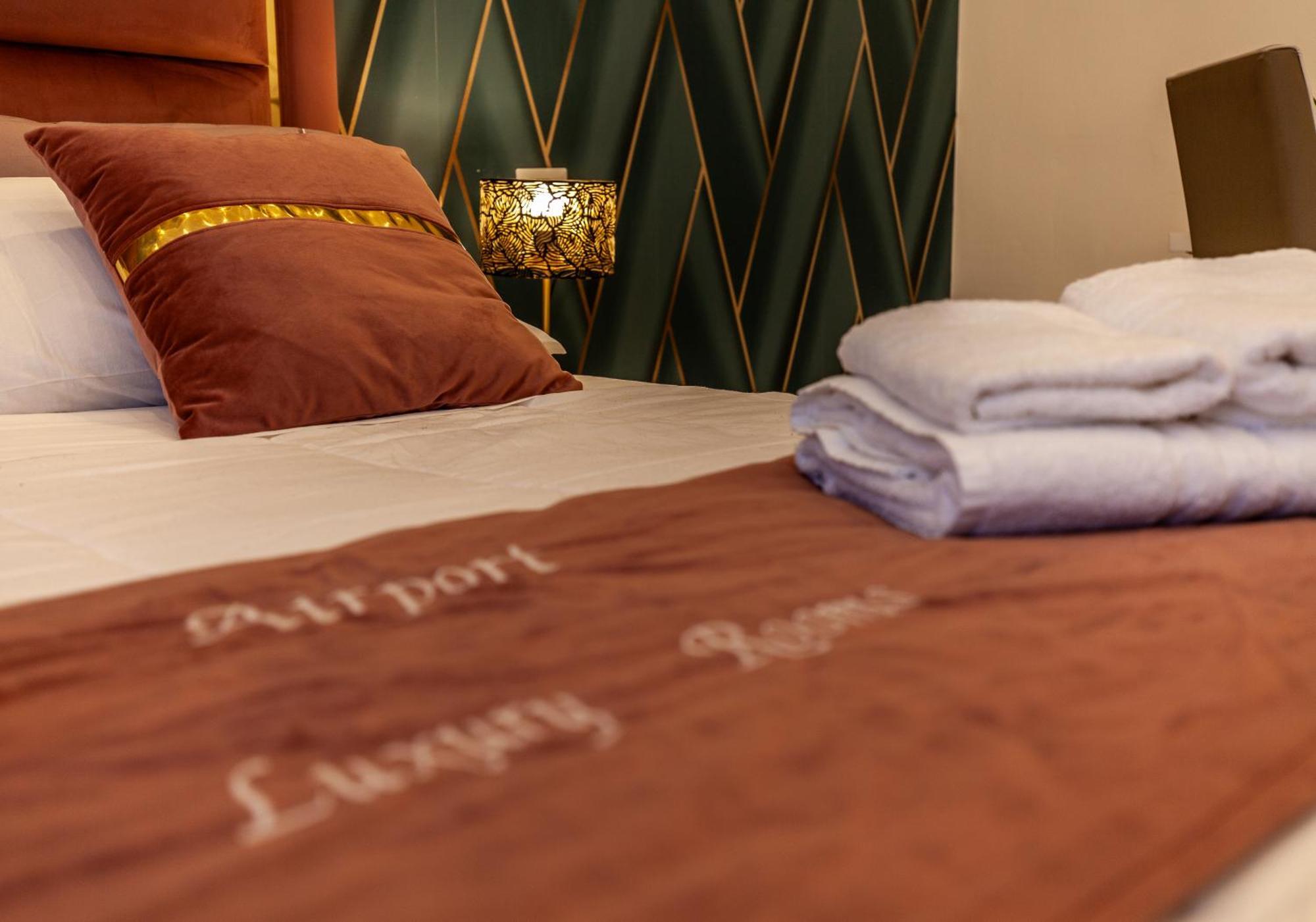 Airport Luxury Rooms Neapel Exterior foto